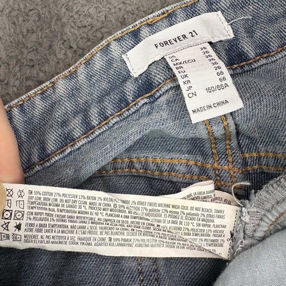 Forever 21 Womens Jeans Light Wash Denim Straight Leg Moto Style Size 26 - Picture 2 of 8